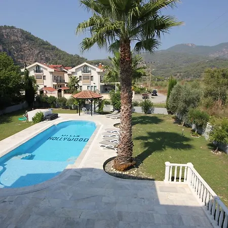 Villa Hollywood *